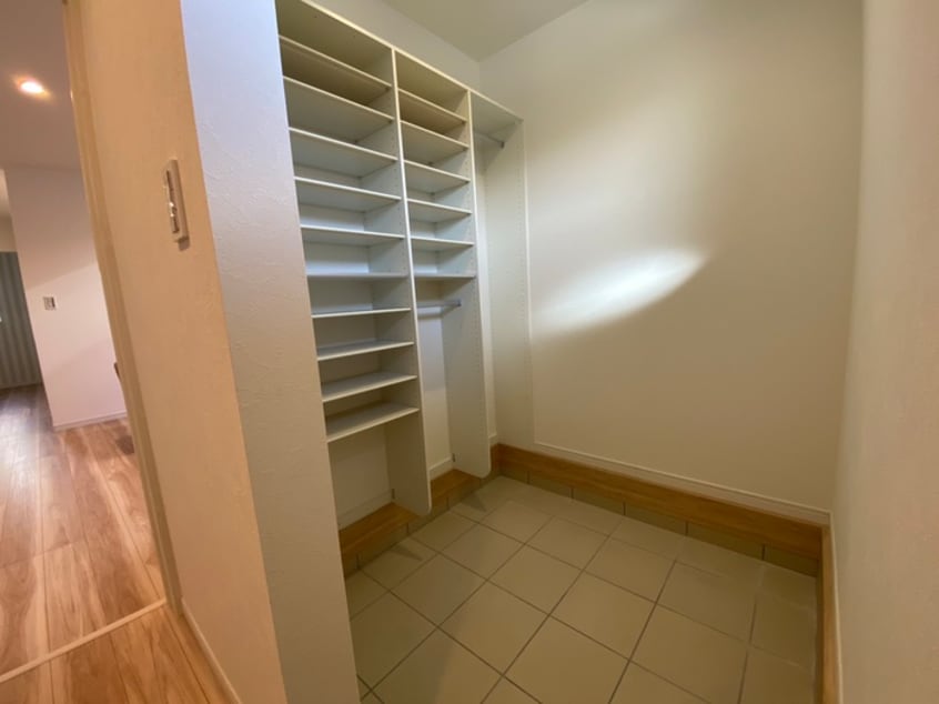 靴箱 ﾘｰﾌﾞﾙﾌｧｲﾝ尾張旭市東本地ケ原町8