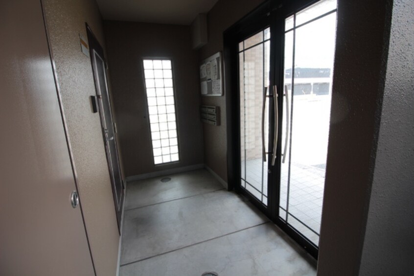 エントランス部分 ラヴィ－タ野並