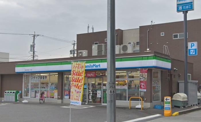 ファミリーマート(コンビニ)まで141m エスポアールニシダ