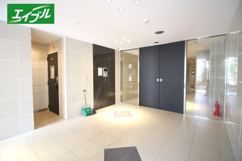 エントランス部分 ディアレイシャス泉