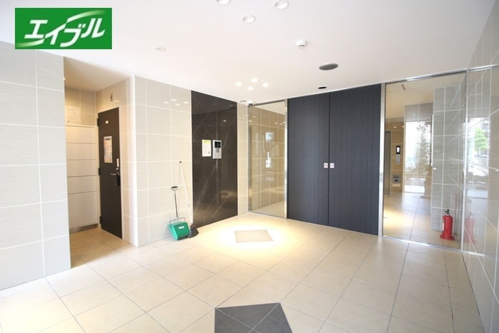 エントランス部分 ディアレイシャス泉