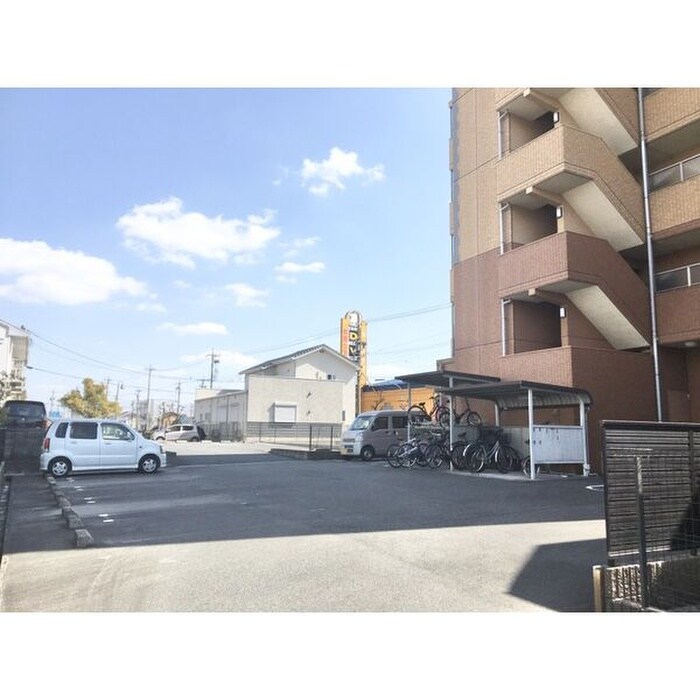 駐車場 グランダ　リュ－ル