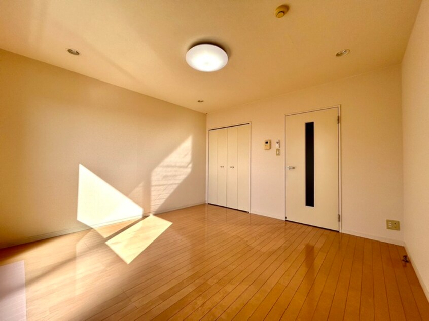 居室 サ－プラス梓