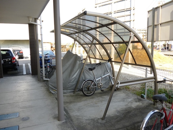 駐輪場 サ－プラス梓