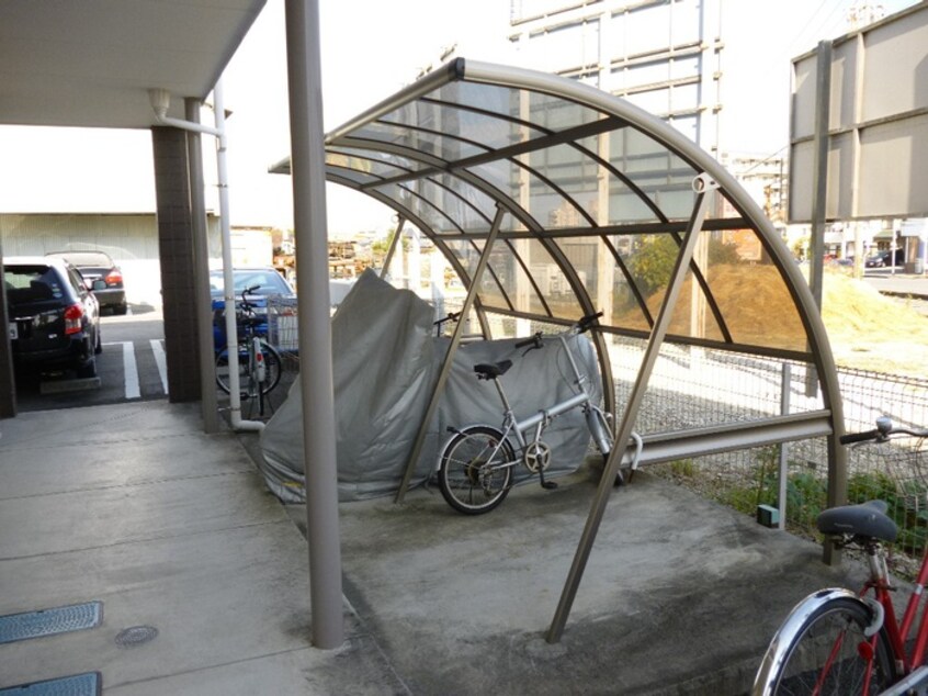 駐輪場 サ－プラス梓