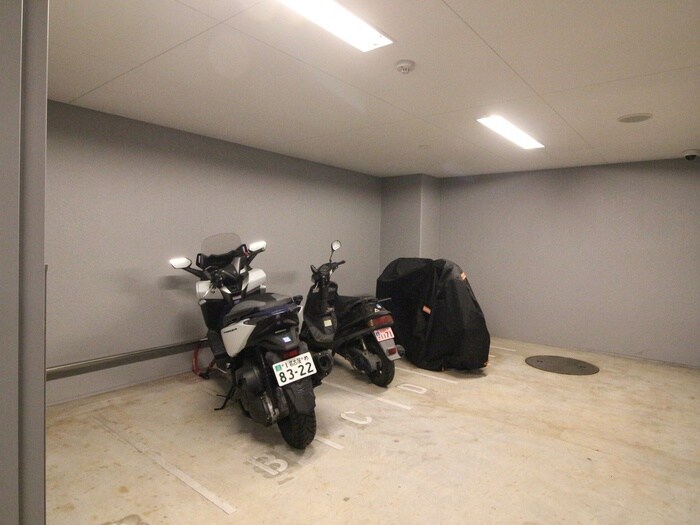 バイク置き場 ﾌﾟﾚｻﾝｽ丸の内ﾘﾗﾃｨ(905)