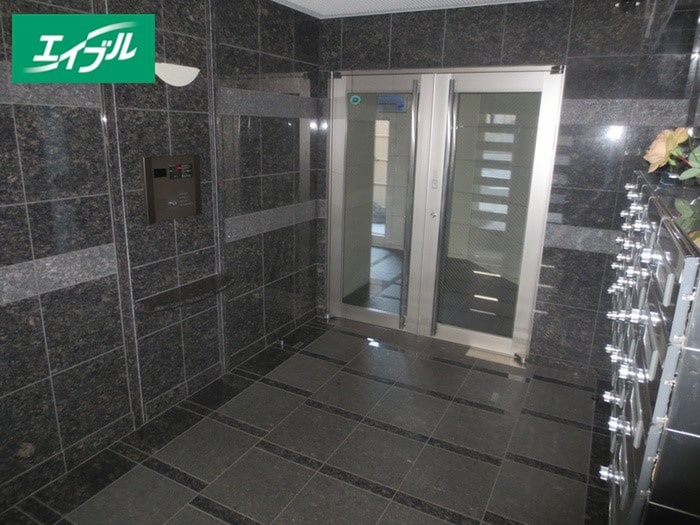 エントランス部分 ロア金山