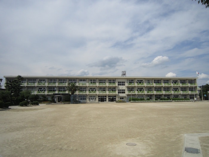 岡崎市立男川小学校(小学校)まで550m ハイツ西上野