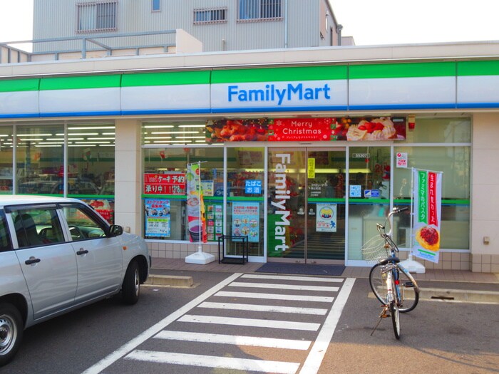 FamilyMart　駒止町店(コンビニ)まで306m ペル・マアト