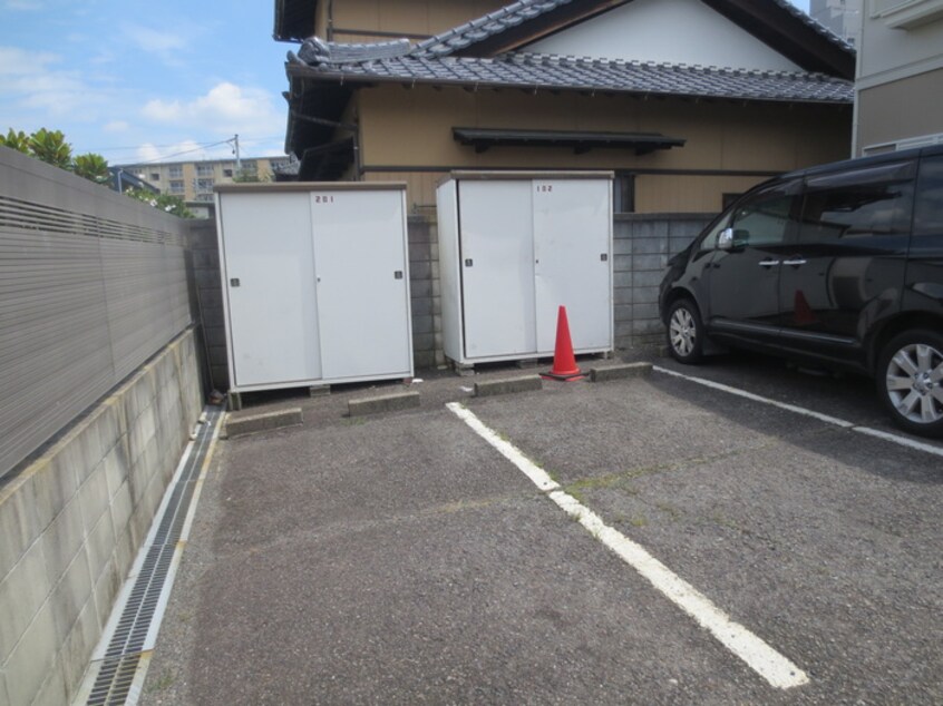 駐車場 ニュ－タウン　ビュ-