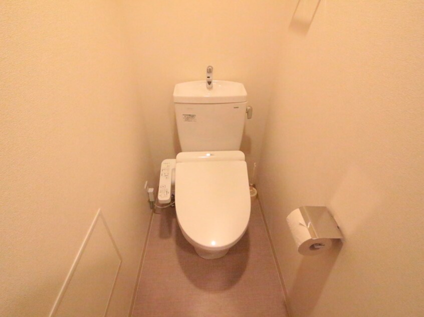 トイレ ﾌﾟﾚｻﾝｽ丸の内ｱﾃﾞﾙ(305)