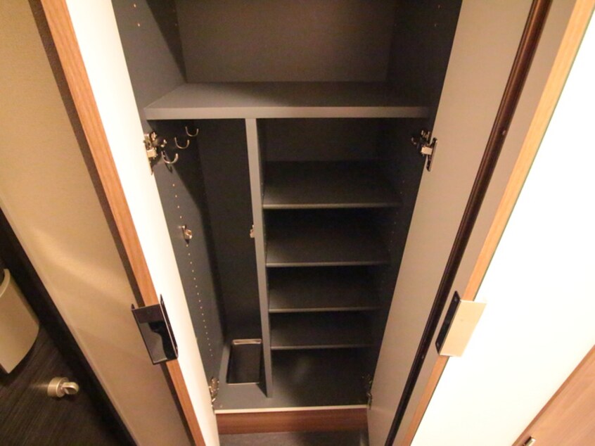 靴箱 ﾌﾟﾚｻﾝｽ丸の内ｱﾃﾞﾙ(305)