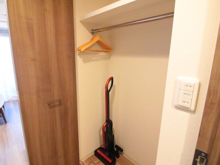 収納 ﾌﾟﾚｻﾝｽ丸の内ｱﾃﾞﾙ(305)