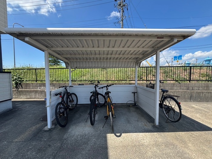 駐輪場 ドミネンス曲尺手