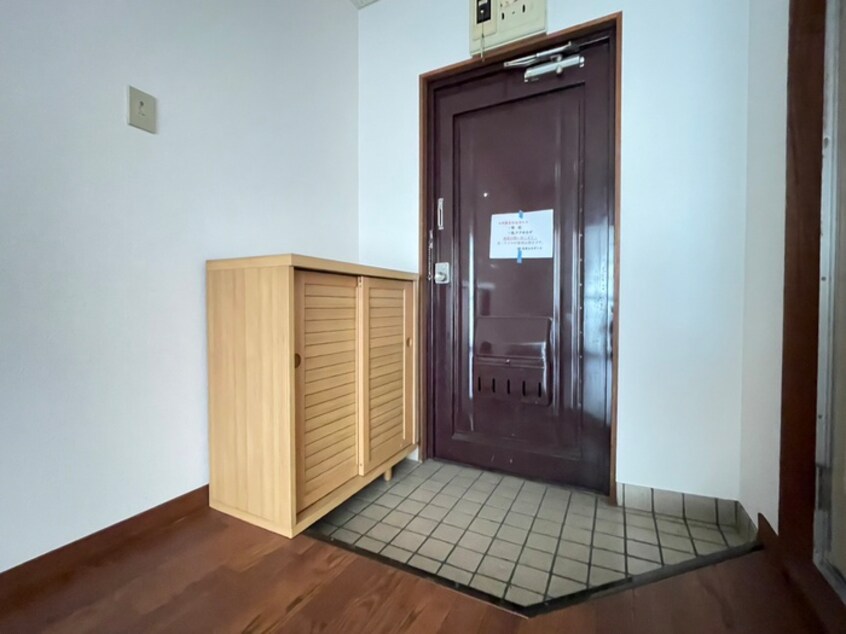 玄関 ロイヤルマンションヨコチ