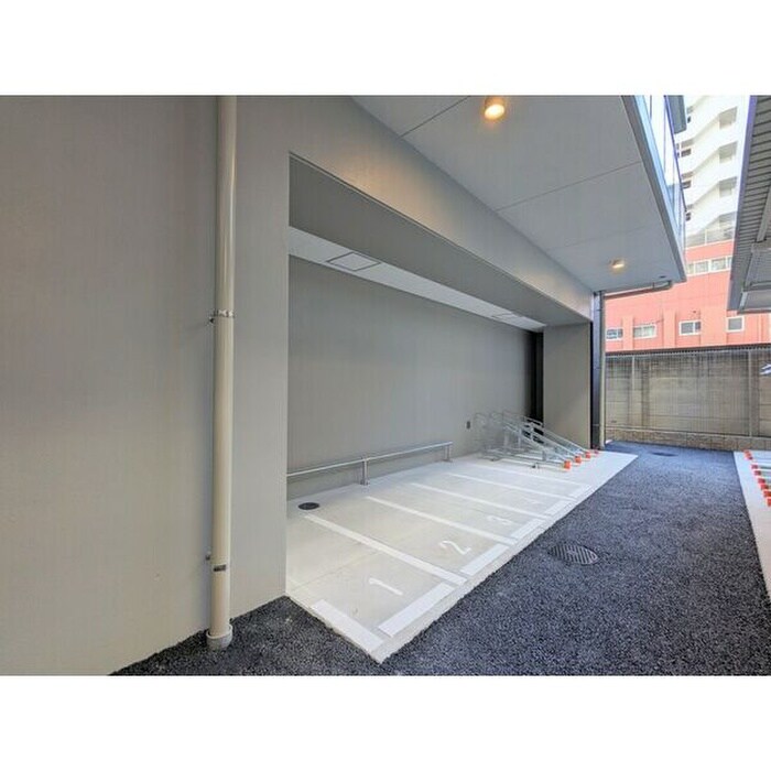 バイク置き場 エスリード栄ラ・ヴィ