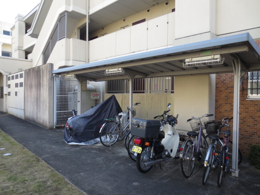 駐輪場 poggio al sole due