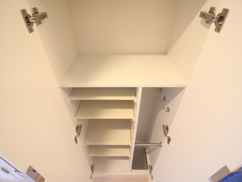 靴箱 ｴｽﾘｰﾄﾞﾚｼﾞﾃﾞﾝｽ上前津ﾌﾛﾝﾄ