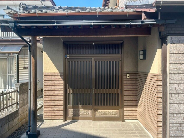 エントランス部分 東大友町稲場戸建