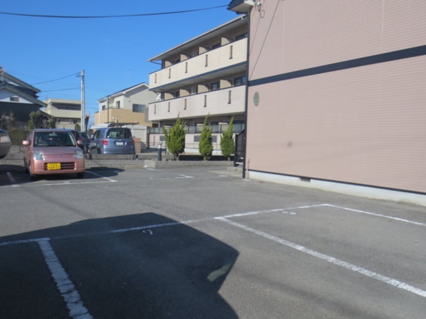 駐車場 アンプルール　ブワフルール