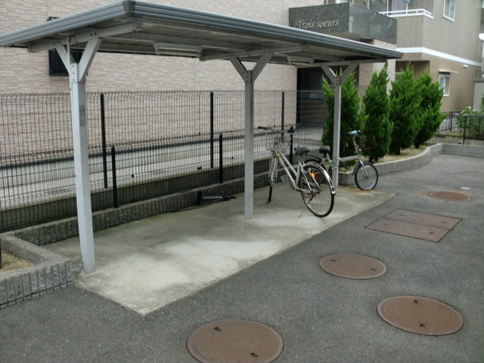 駐輪場 アンプルール　ブワフルール