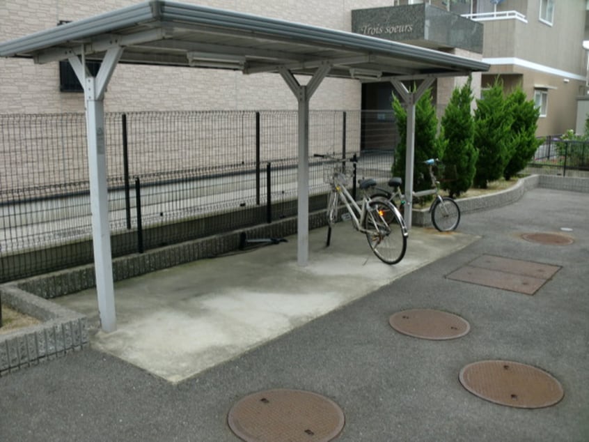 駐輪場 アンプルール　ブワフルール