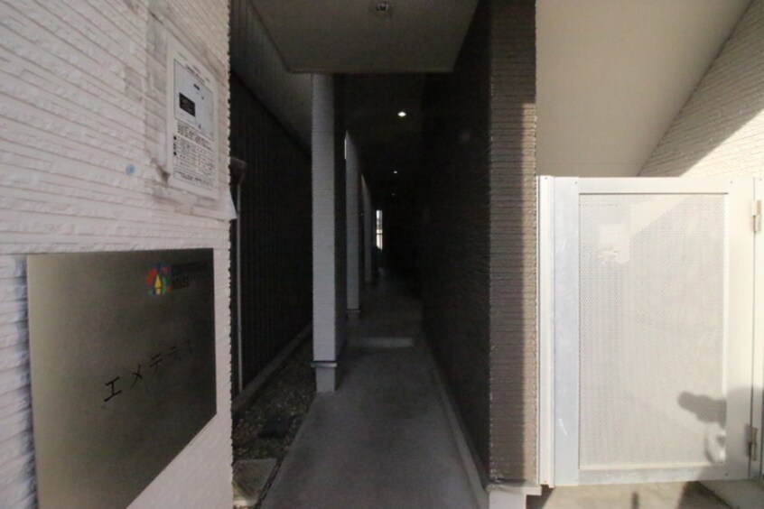 エントランス部分 エメテラス