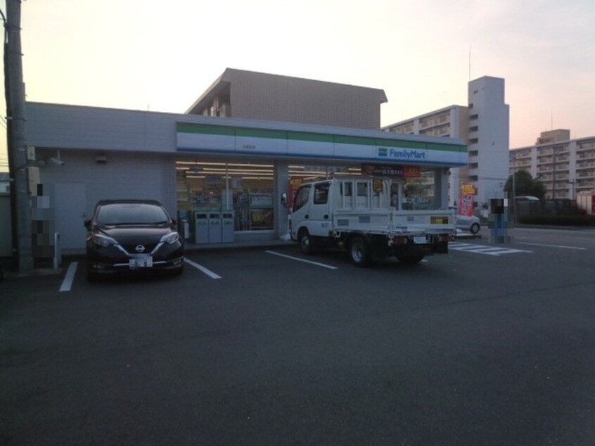 ファミリーマート一色新町店(コンビニ)まで412m Ａ・Ｃｉｔｙ中川