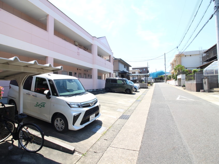 駐車場 シャインヒルズ滝の水