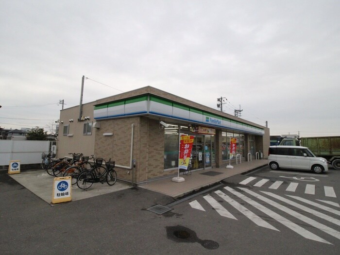 ファミリーマート久留米梅満店(コンビニ)まで550m 組坂ビル８
