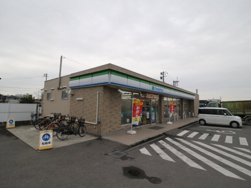 ファミリーマート久留米梅満店(コンビニ)まで550m 組坂ビル８