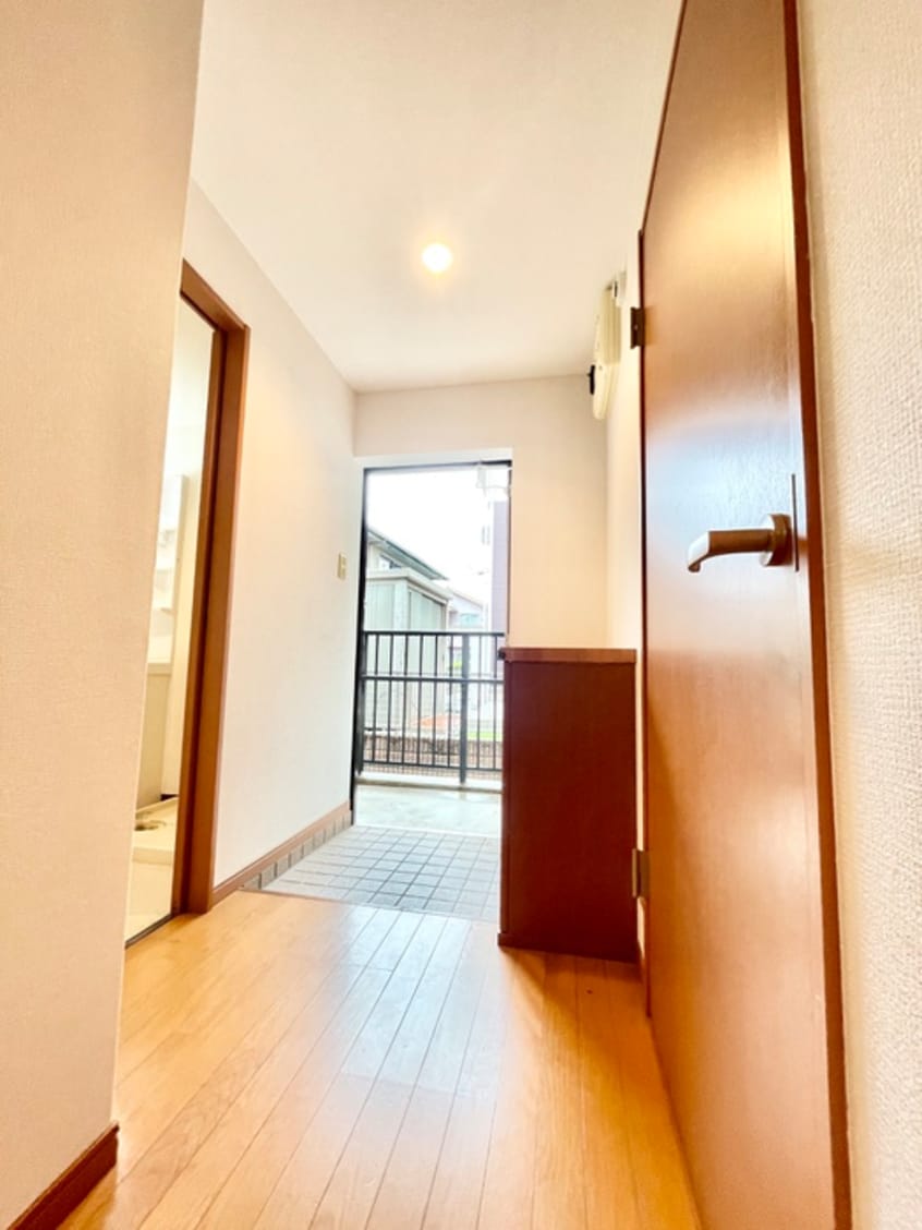 玄関 トルワドミール