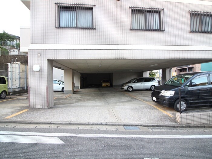 駐車場 ベルメゾン平尾山荘通り