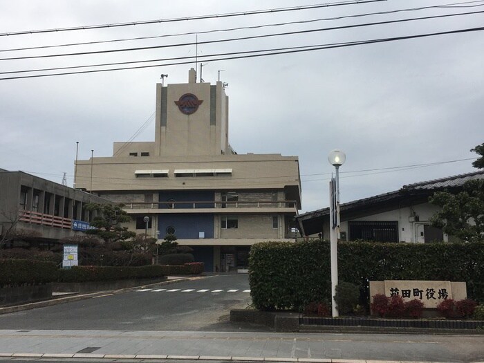 苅田町役場(役所)まで300m マインドビル