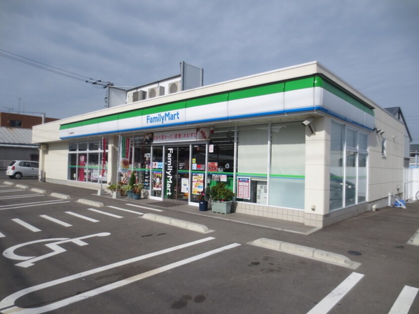 ファミリーマート粕屋門松店(コンビニ)まで431m フラワ－ハイツＡ棟