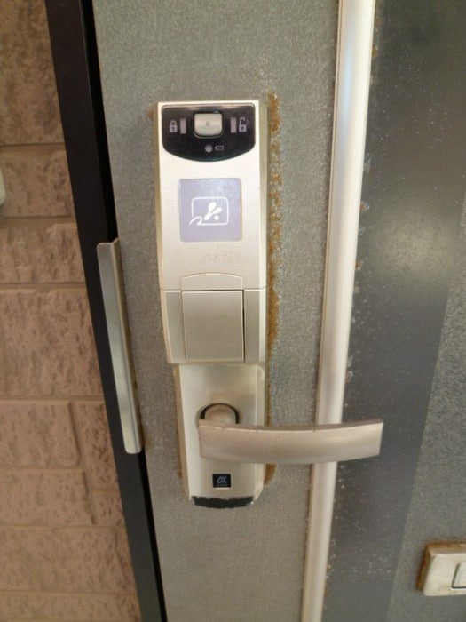 玄関 ジュネス駅東