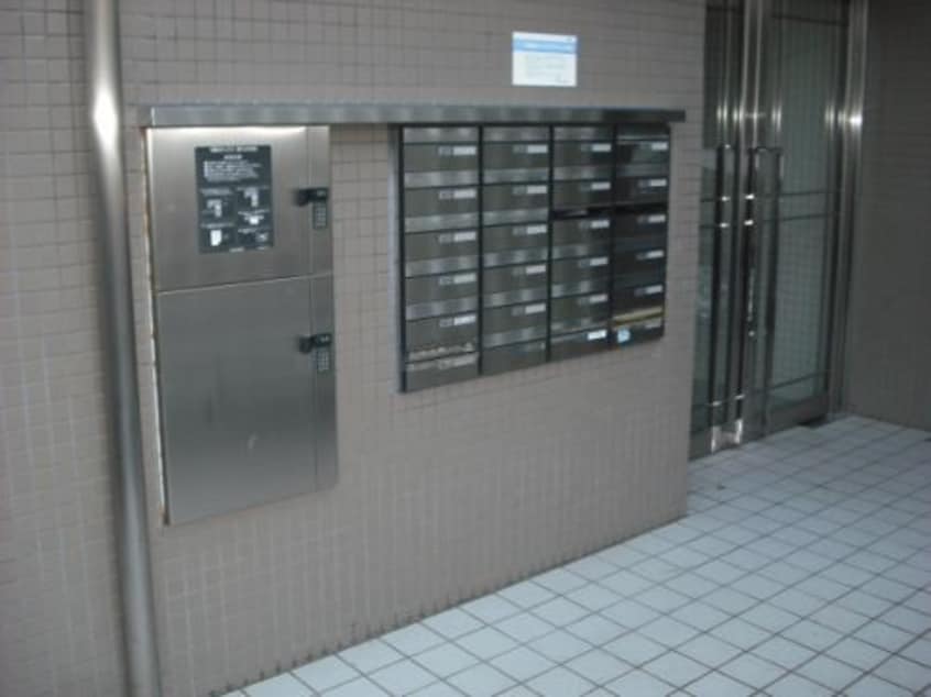 エントランス部分 ﾊｳｽﾘﾊﾞｰｻｲﾄﾞF・OGAWA