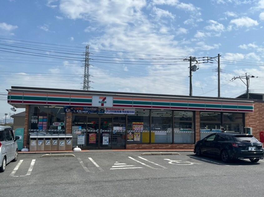 セブンイレブン八幡ひびきの店(コンビニ)まで400m ShaMaison YASUNISHI