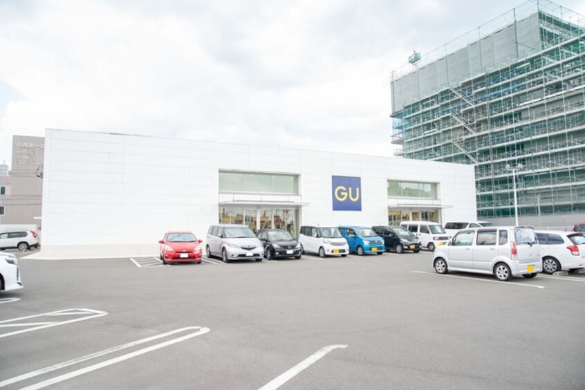 ＧＵ(電気量販店/ホームセンター)まで400m ヴェルヴィルイノウエⅢ