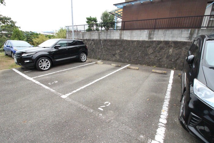 駐車場 ファミ－ユ若久