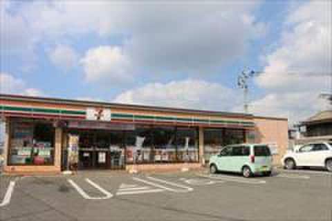 セブンイレブン古賀花鶴丘2丁目店(コンビニ)まで1190m グランシャリオ古賀