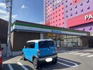 ファミリーマート戸畑ＺＯＮＥ店(コンビニ)まで300m THESQUAREPlatinamResidence