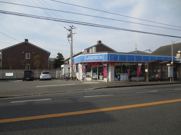 ローソン南里店(コンビニ)まで600m レジデンスコスモスⅡ