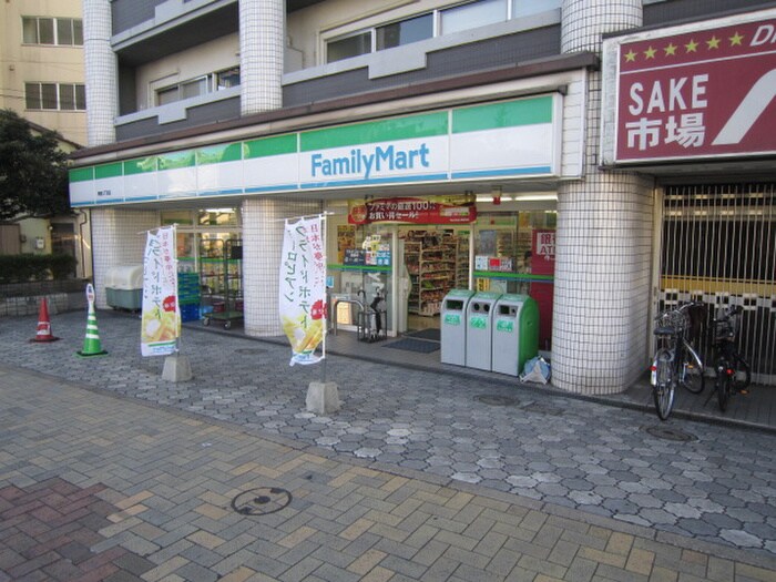 ファミリーマート 馬借三丁目店(コンビニ)まで78m ロイヤルキャッスル