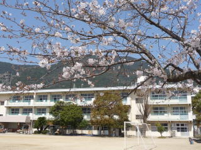 葛原小学校(小学校)まで1300m プレジール元町