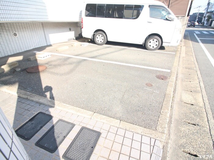 駐車場 ホワイトエクセル