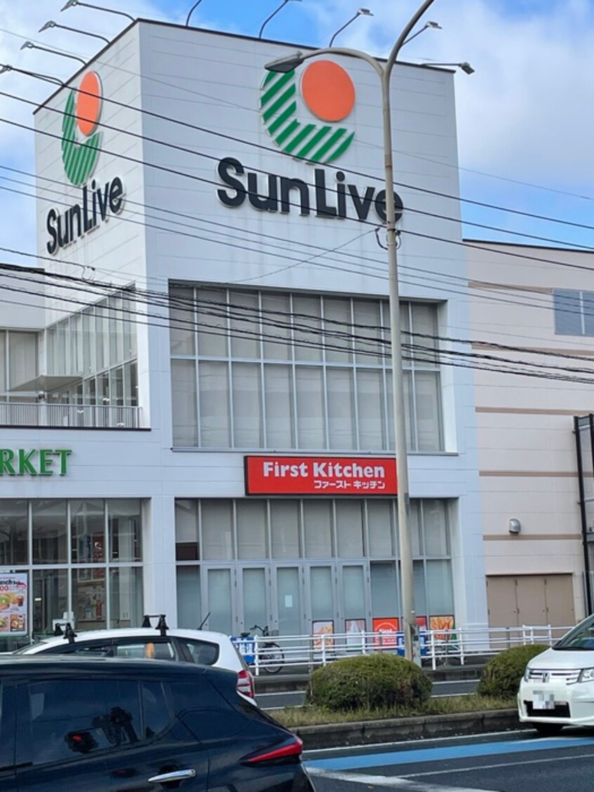 サンリブ折尾店(スーパー)まで550m ウッドノースハイツ