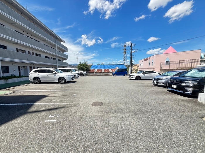 駐車場 ペルレシャトウ