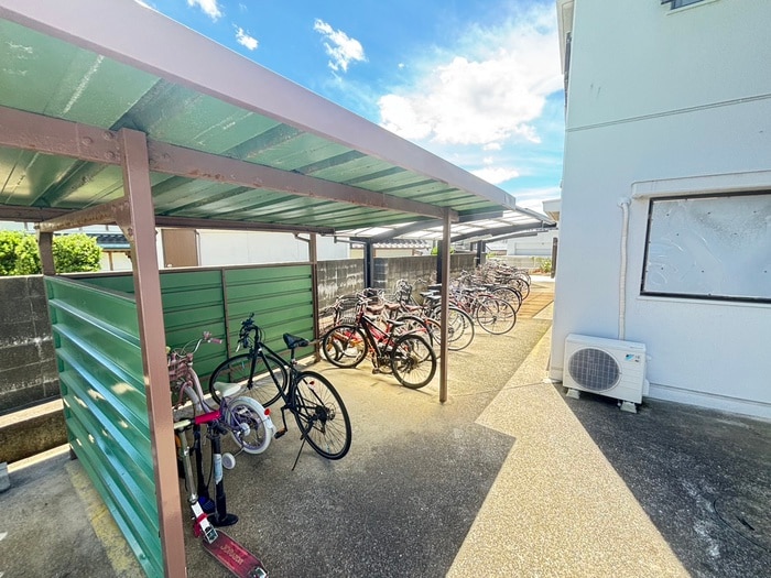 駐輪場 ペルレシャトウ