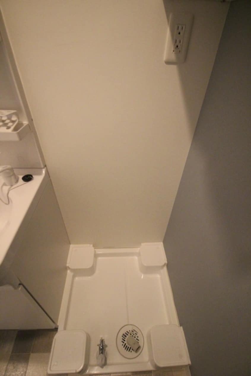 洗濯機置場 ｻｳﾞｫｲ ﾙ･ﾌﾟﾙﾐｴ ﾊﾟﾘｴ（305）